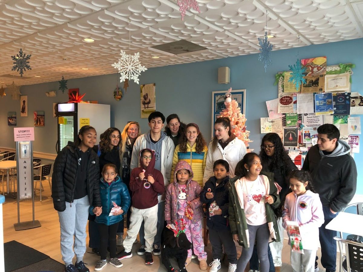 The Exploramos class with their multilingual buddies.